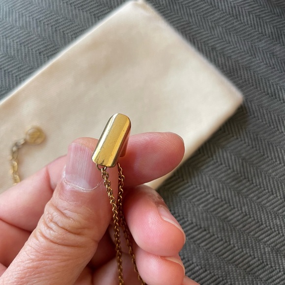 Auth LOUIS VUITTON Essential V Necklace Gold Metal M61083 - Picture 8 of 16